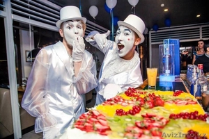 Мимы для встречи гостей! #817794