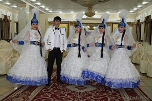 профессиональный ведущий и телеведущий  Ержан Жумабек #1415454