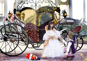 Сказочный экипаж в сопровождении конницы #1415384