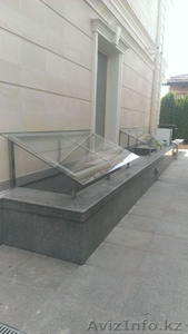 Стеклянные навесы,  козырьки,  входные группы,  приямки #1457986