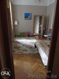 Сдадим комнату мужчине в 3-х комн. кв-ре,   проживание с хозяевами,  #1467155