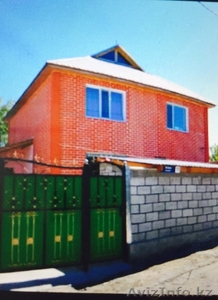 Добротный двухэтажный кирпичный дом в центре города #1477567