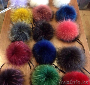 Помпоны из енота и песца #1499292