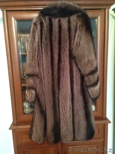 Продам енотовую шубу.Р-р 46-48,  средней длины.Состояние отличное.Уступлю хорошо. #1504172
