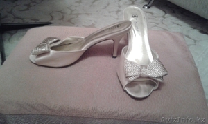 Золотистые шлепки #1535775