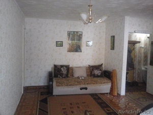 Продам чистую 2-хкомнатную квартиру в 8 мкрн #1529765