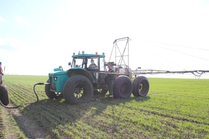 Продам самоходный опрыскиватель 