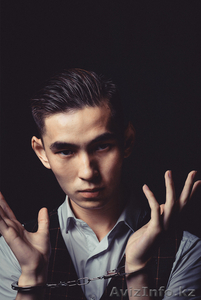 Иллюзионист Чингис Ибрагим удивляет гостей на всех мероприятиях Астаны! (Исключе #1596380