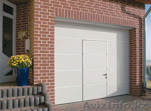 Гаражные секционные автоматические ворота со встроенной калиткой  #1635262