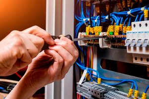 Услуги электрика,  капитальный электромонтаж #1677656