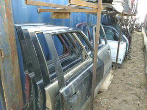 Запчасти по кузову на Nissan Patrol Y61,  Y60 #1681730