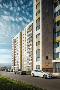 Продается 1 комнатная квартира 43 м.кв.,  кухня 15 м.кв. с выходом на балкон #1698650