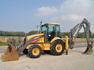 Аренда и услуги экскаватора-погрузчика в Усть-Каменогорске #1710106