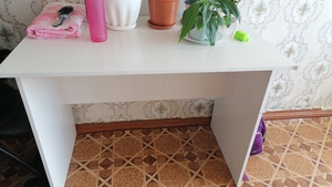 Стол,  холодильник,  шкаф #1725125