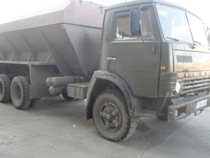 Требуется водитель-экспедитор на КамАЗ с прицепом,  КамАЗ спецбункер #1728700