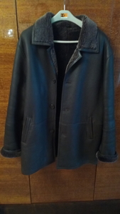 Продам хорошую дублёнку из натуральной кожи ,  лёгкая ,  цвет тёмно-коричневый #1735419