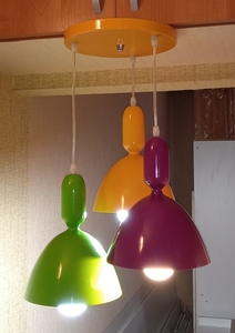 Люстра с тремя плафонами - подвесами б/у. #1738233