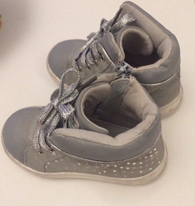 Ботинки для девочки 25 размер и варежки #1618235