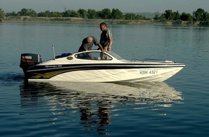 Стеклопластиковый катер 