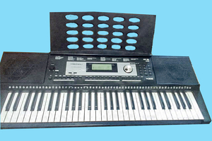 Продам синтезатор