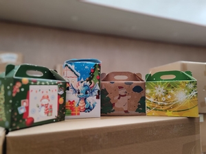 Новогодние коробки в ассортименте #1751788